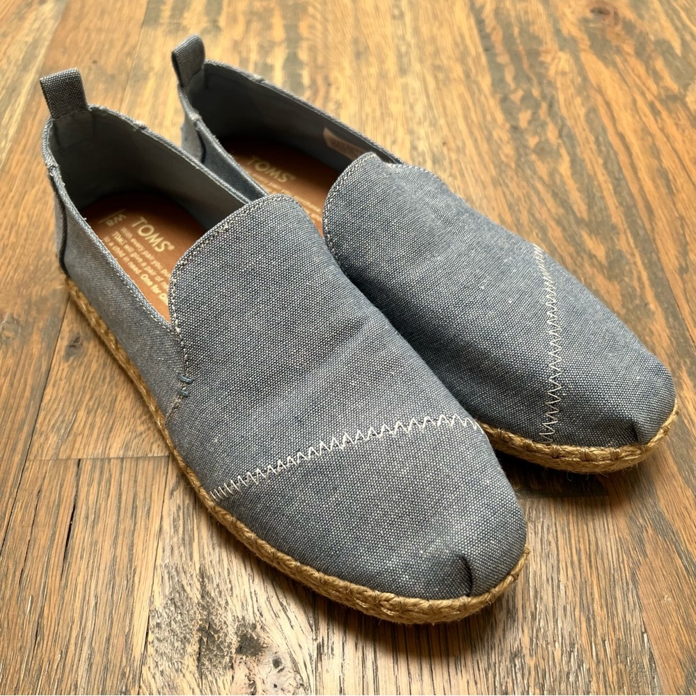NWOT TOMS Chambray Espadrille